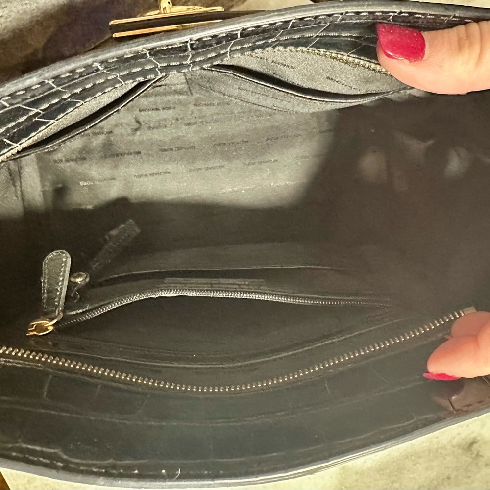 Michael Kors Shoulder Bag with Crocodile Embossed Leather - Picture 6 of 8